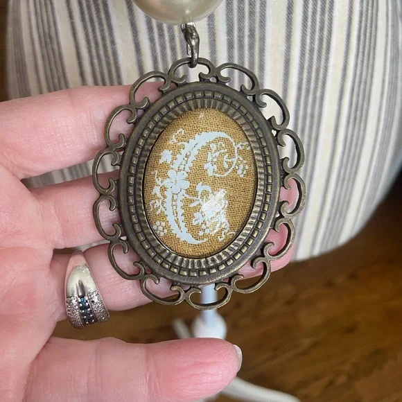 Plunder Antiqued dark metal & White Pearl Long Pendant Necklace - Picture 4 of 7